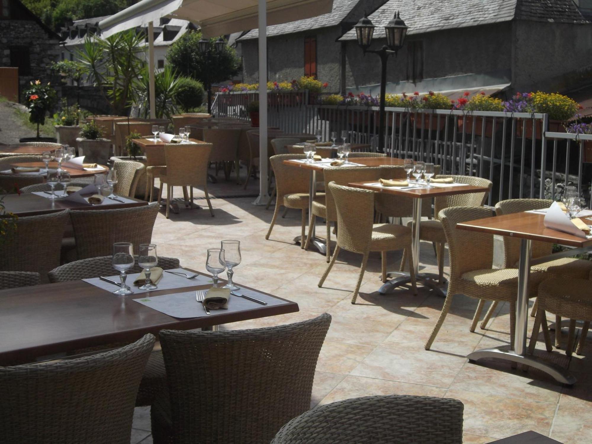 Hotel Logis Auberge De L'Isard Saint-Lary  Dış mekan fotoğraf