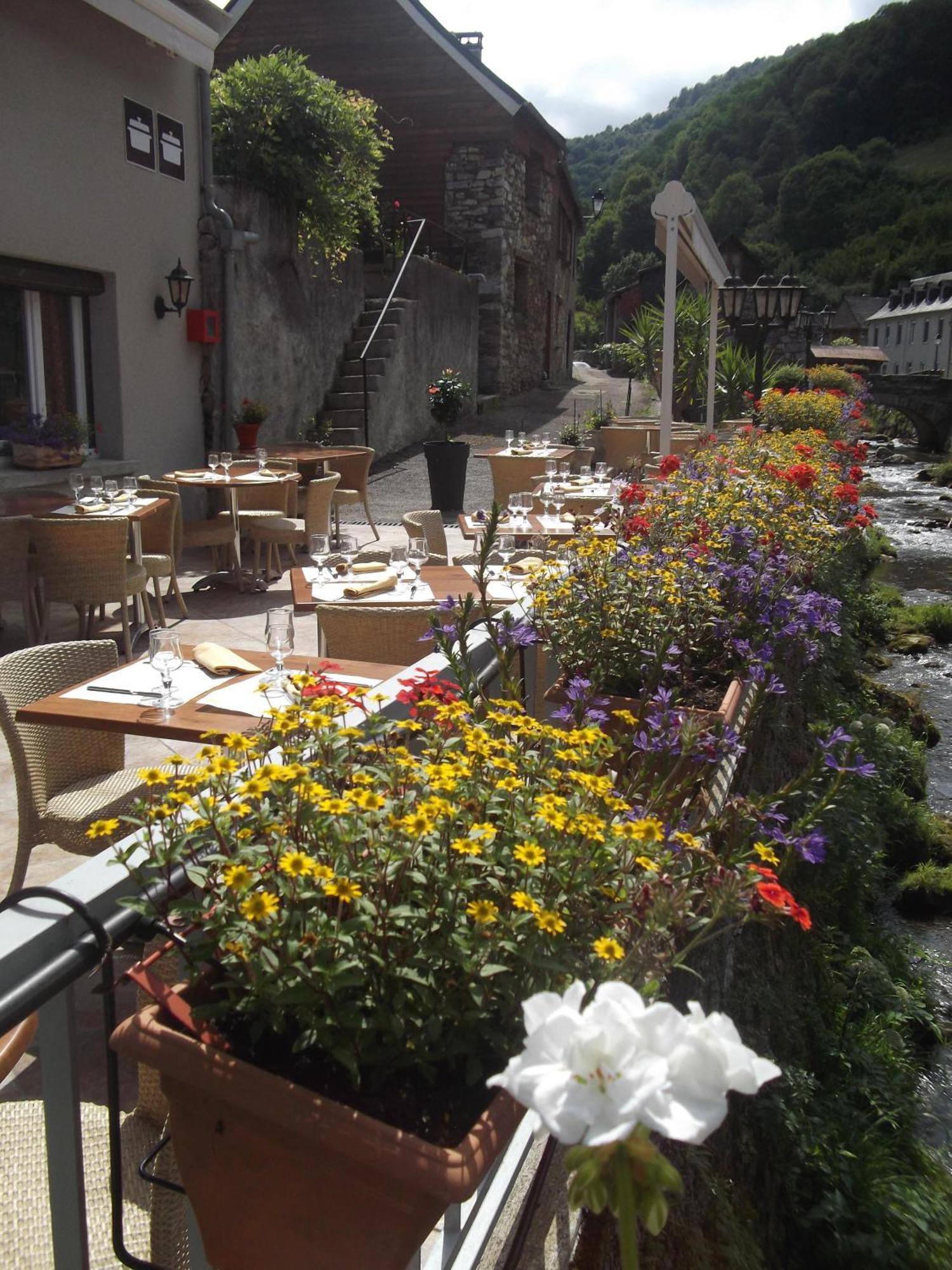 Hotel Logis Auberge De L'Isard Saint-Lary  Dış mekan fotoğraf