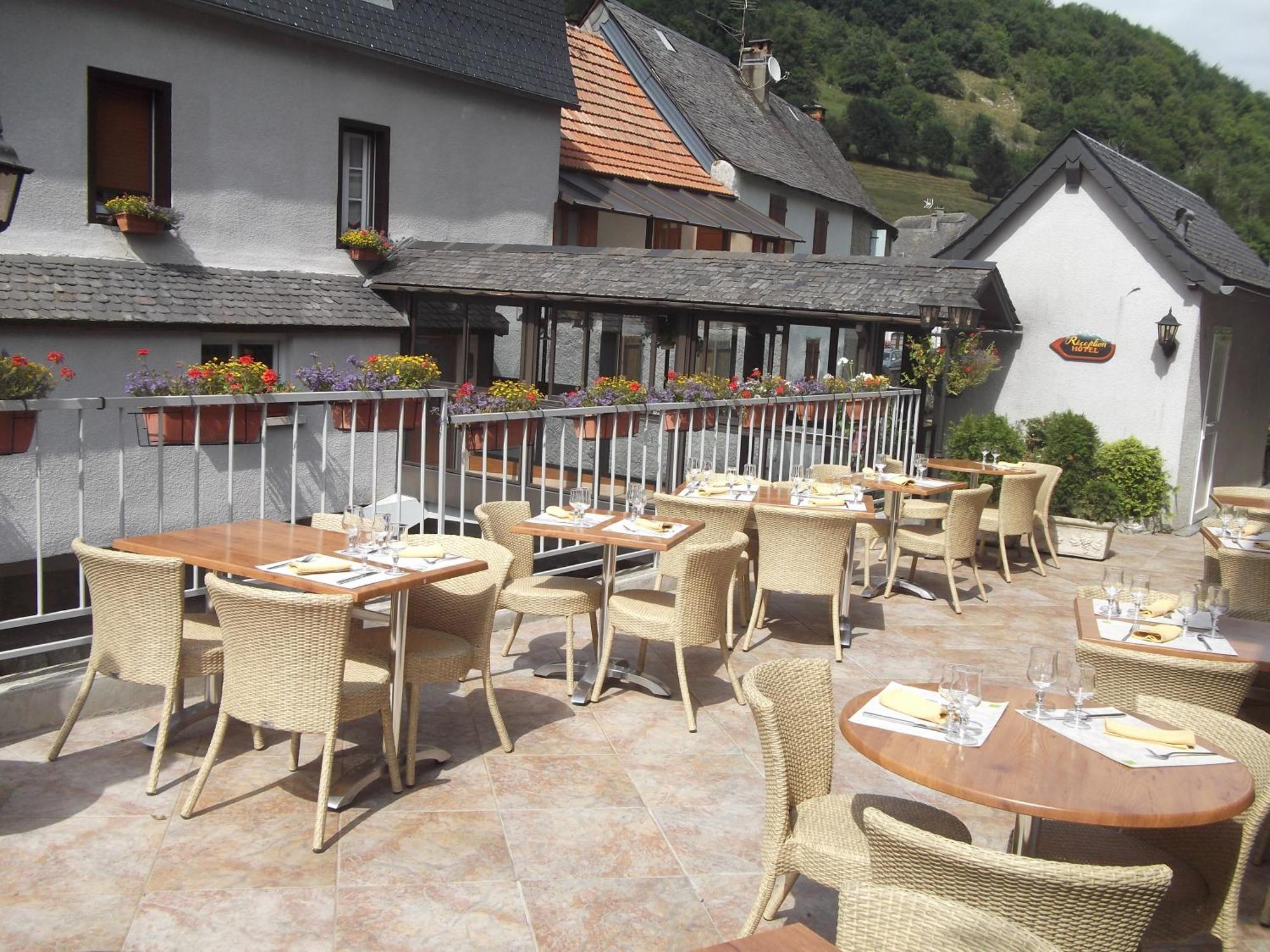 Hotel Logis Auberge De L'Isard Saint-Lary  Dış mekan fotoğraf